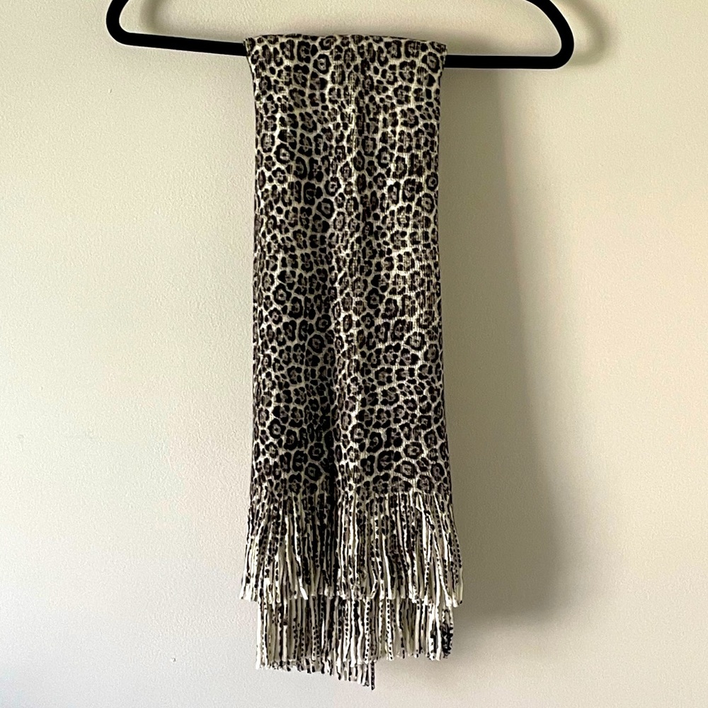 NWOT Michael Kors Leopard Scarf
